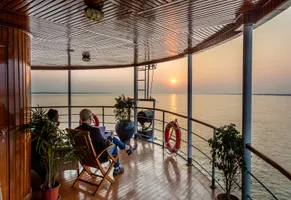 An Deck der RV Kindat Panda