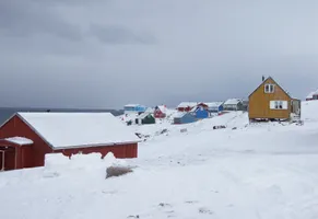 Ittoqqortoormiit, die einzige Siedlung im Scoresby Sund