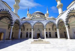 Ertogrul Gazi Moschee, Ashgabat