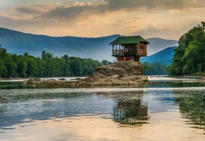 Drina River House in der Region Bajina Basta