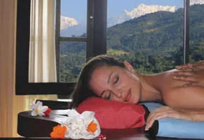 Massage mit Blick auf den Himalya