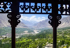Blick auf dem Hunza vom Baltit Fort 
