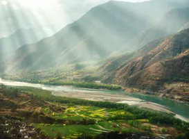 Lauf des Yangtze bei Yunann iStock © martinhosmart