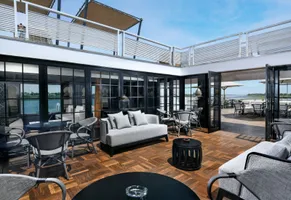 Das elegante Sonnendeck der Mövenpick MS Darakum.