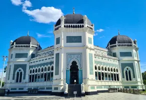 Die große Moschee von Medan in Indonesien,  ein Wahrzeichen der Stadt