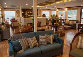 ABN Charaidew II, Lounge- und Barbereich