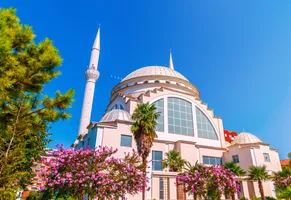 Großaufnahme der Ebu-Bekr-Moschee in Shkodra, Albanien