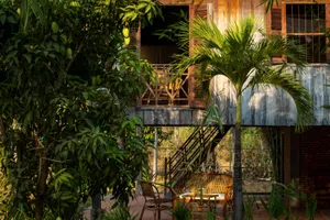 Farmhouse Smiling Gecko, Khmer House Outside