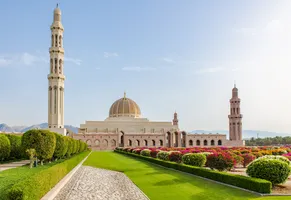Große Sultan-Qabus-Moschee in Muskat AdobeStock ©Halo Creative