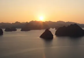 Halong im Morgengrauen