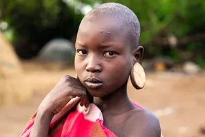 Junge Frau der Mursi