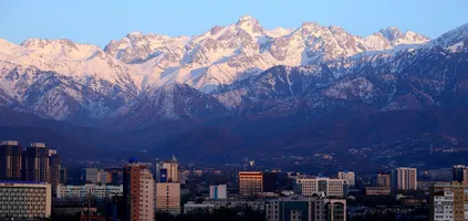kazakhstan-berge-stadt