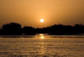 Sonnenuntergang über dem Senegal-Fluss