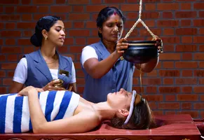 Sirodhara Stirnölguss