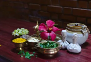 Kräuter Bolus und Sirodhara Gefäß