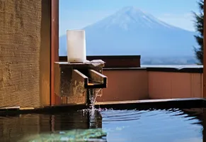 Onsen mit Blick auf den Mt. Fuji