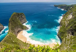 Traumblick auf den Kelingking Beach auf Nusa Penida