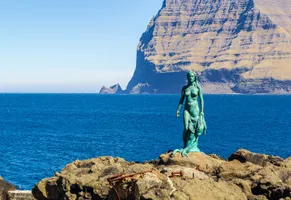 „Robbenfrau“ in Mikladalur © AdobeStock  David-Martínez