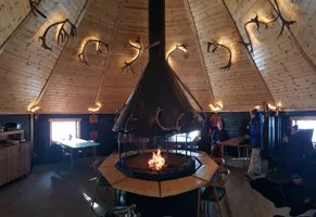 Traditionelle finnische Kotka auf der Rentierfarm