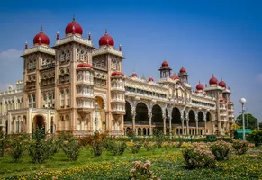 Der wunderschöne Maharadschas Palast in Mysore, Karnataka, Indien © iStock pawopa3336