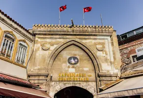 Eingang zum Grand Basar in Istanbul AdobeStock © Eziz