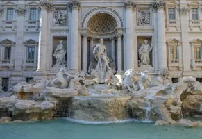 Der berühmte Trevi-Brunnen in Rom