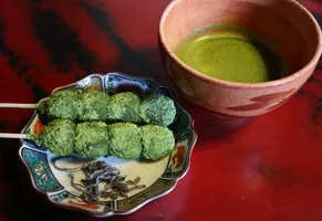 Matcha und japanische Süßigkeiten in Kanazawa AdobeStock © HanzoPhoto