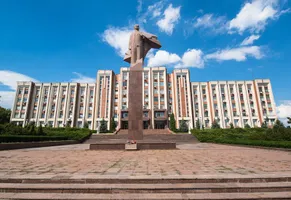 Parlament und Lenin-Statue in Tiraspol, Transnistrien