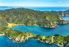 Luftaufnahme des Te Rawhiti Inlet, Bay of Islands iStock © Iryna-Shpulak