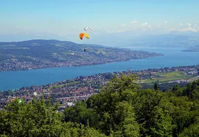 Panoramablick auf den Zürichsee