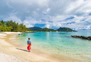 Strandidylle auf der Insel Huahine © AdobeStock Maridav