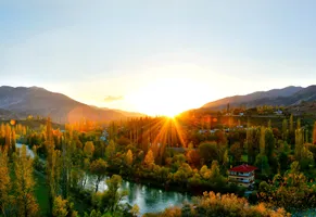 Coruh-Fluss in herbstlicher Stimmung