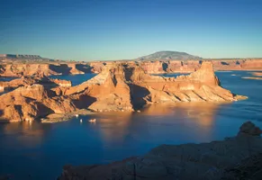 Lake Powell iStock © Igor-Djokovic