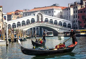 Rialtobrücke in Venedig