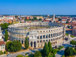 roemisches_amphitheater_in_pula_adobestock_414825990_dudlajzov.jpg