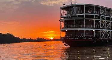 RV Bassac Pandaw bei Sonnenuntergang