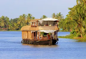 grosses Bild Hausboot in den Backwaters