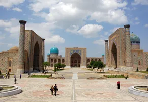 Der prächtige Registanplatz in Samarkand