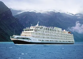 Kreuzfahrtschiff der Reederei Century Cruises