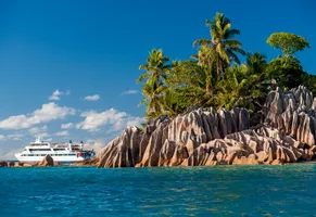 Die Pegasos auf ihrer Fahrt durch die traumhafte Inselwelt der Seychellen