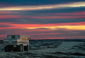 Spektakulärer Sonnenuntergang über der Hudson Bay – ein unvergesslicher Moment im Norden Kanadas.