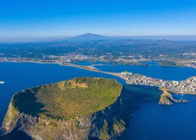 Seongsan Ilchulbong (Sunrise Peak) © dudlajzov