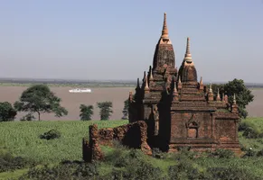 Tempel mit Belmond Road im Hintergrund