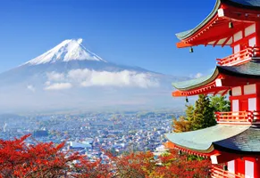 Chureito Pagode in Fujiyoshida mit Blick auf den Fuji