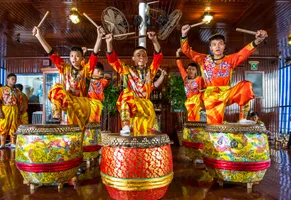 Unterhaltung auf der RV Angkor Pandaw