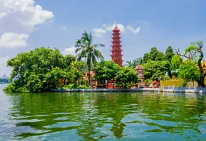 Tran Quoc-Pagode in Hanoi, Vietnam © SimoneGilioli, AdobeStock