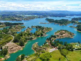  Spektakulärer Blick über die Seenlandschaft von Guatapé 