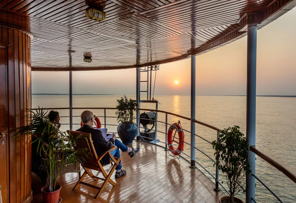 An Deck der RV Kindat Panda