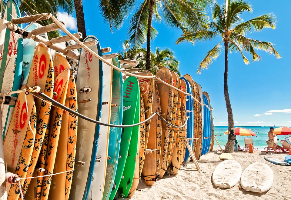 Waikiki Beach AdobeStock © eddygaleotti